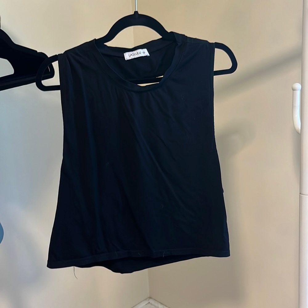 Cropped Black workout tank